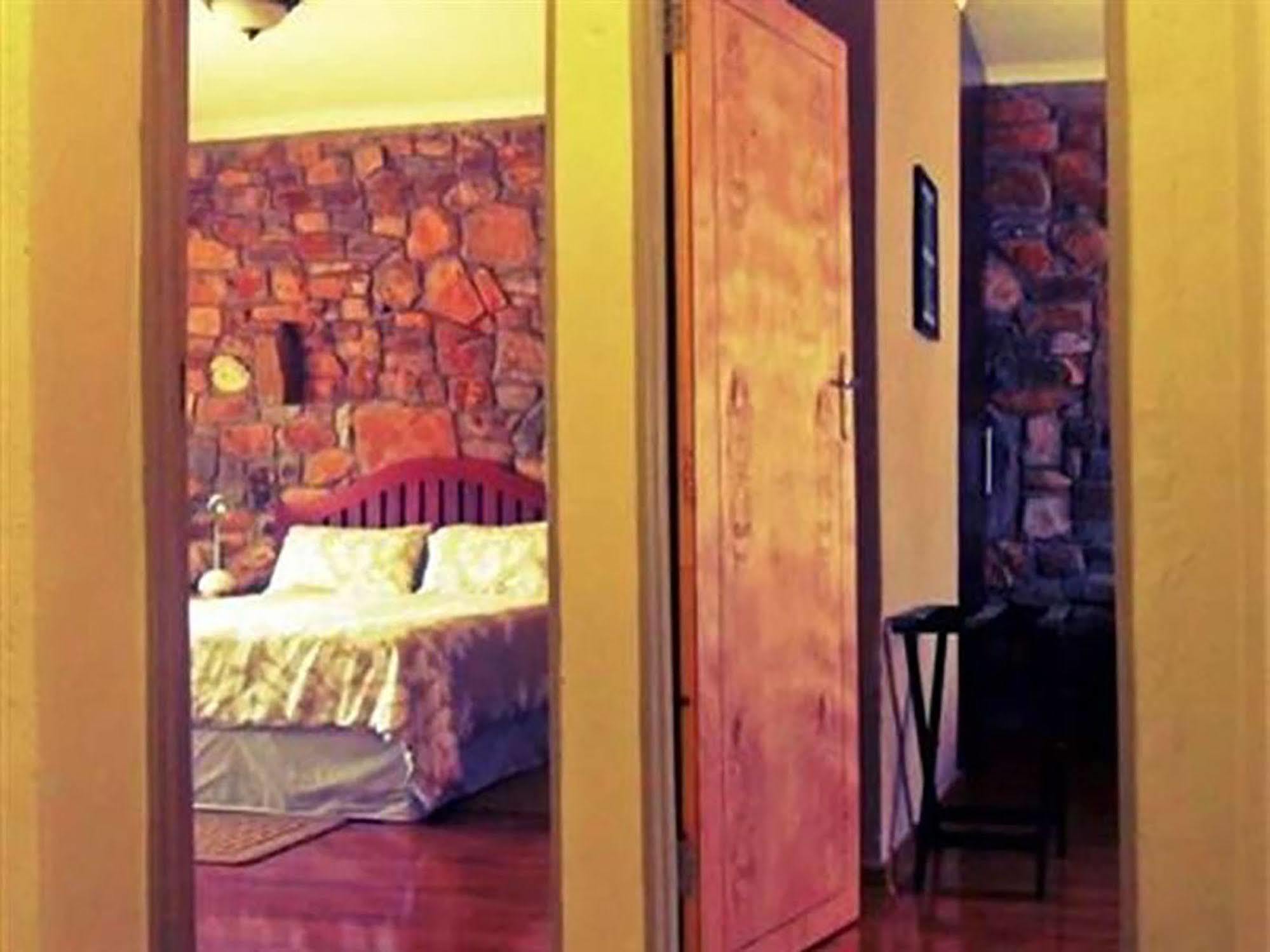 A New Earth Guest Lodge Francistown Extérieur photo