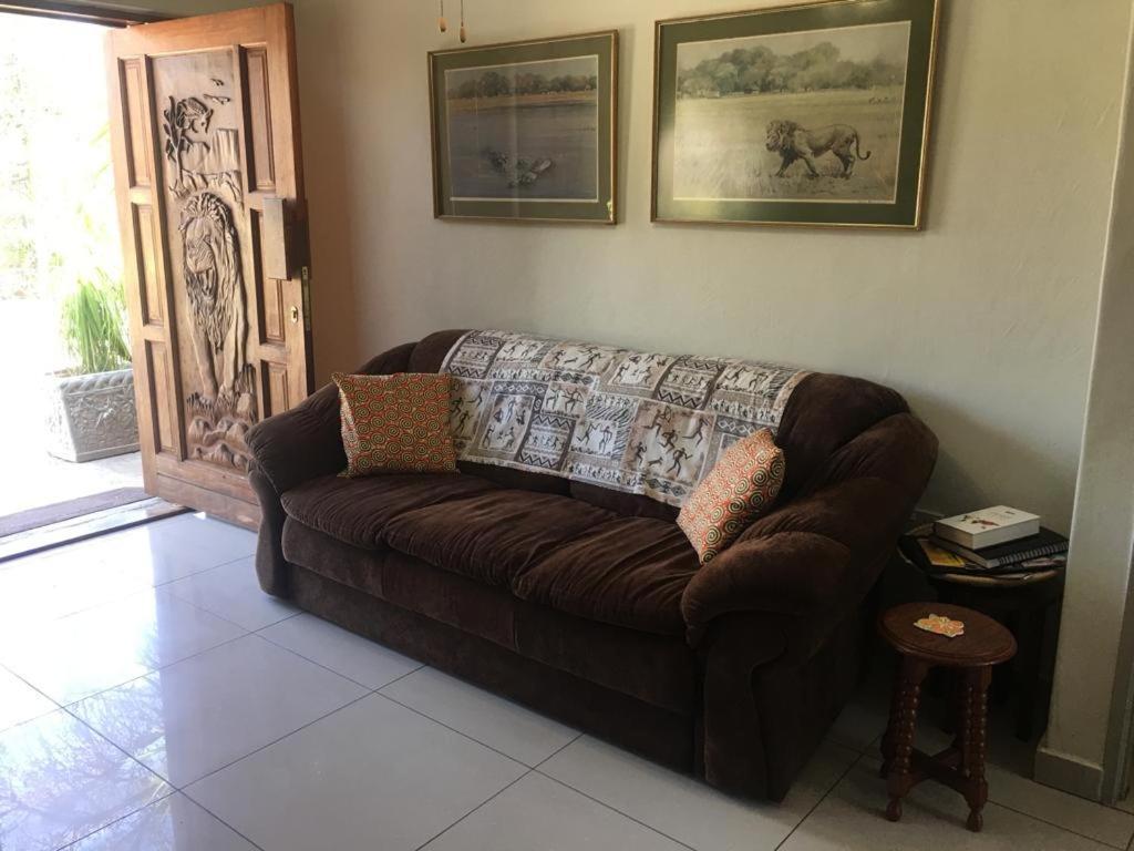 A New Earth Guest Lodge Francistown Extérieur photo